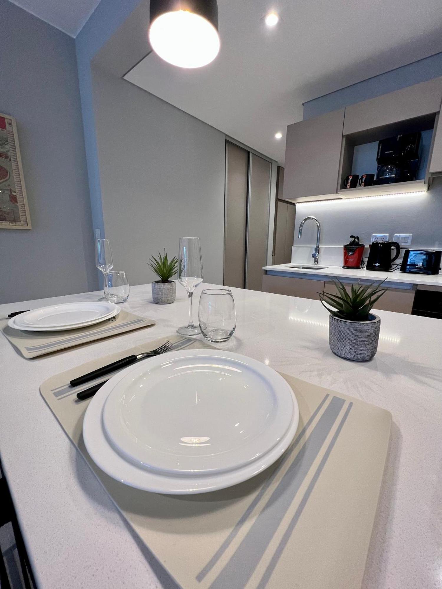 Modern With Premium Amenities Apartment *